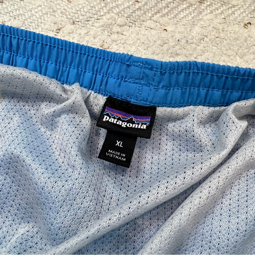 Patagonia BAGGIES men’s blue lined shorts/swim trunks - Picture 5 of 6